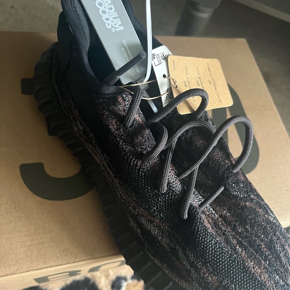 Yeezy‘s - Picture 6 of 9